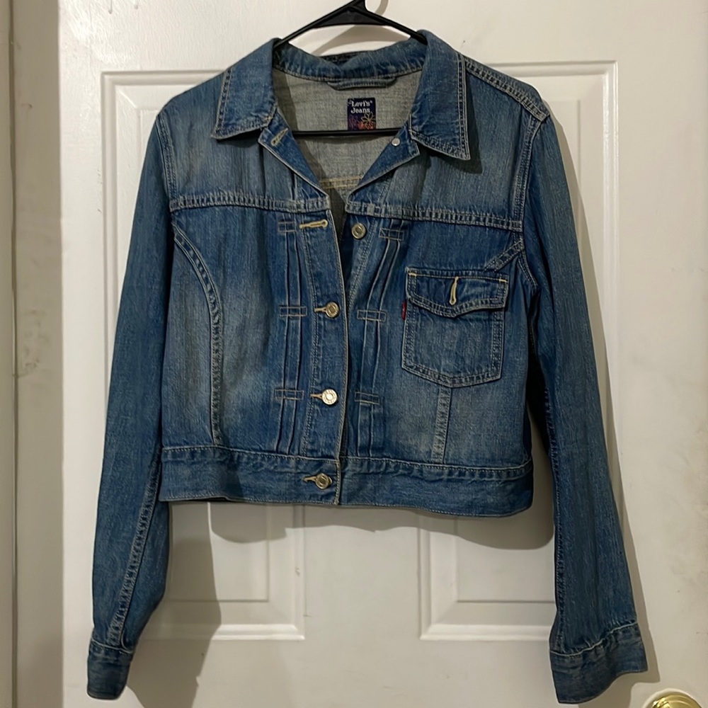 Levi’s cropped denim jacket. Soft, lightweight, L.